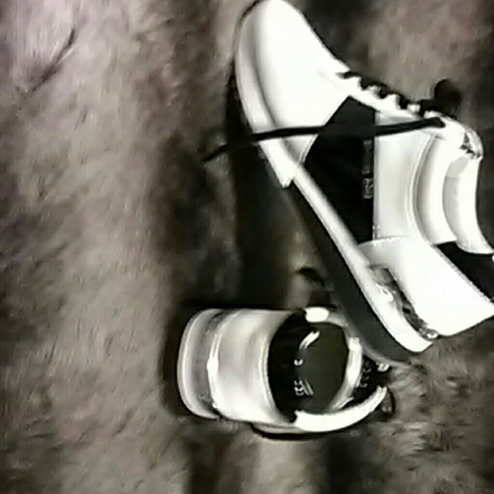 Shoes - Picture 3 of 5